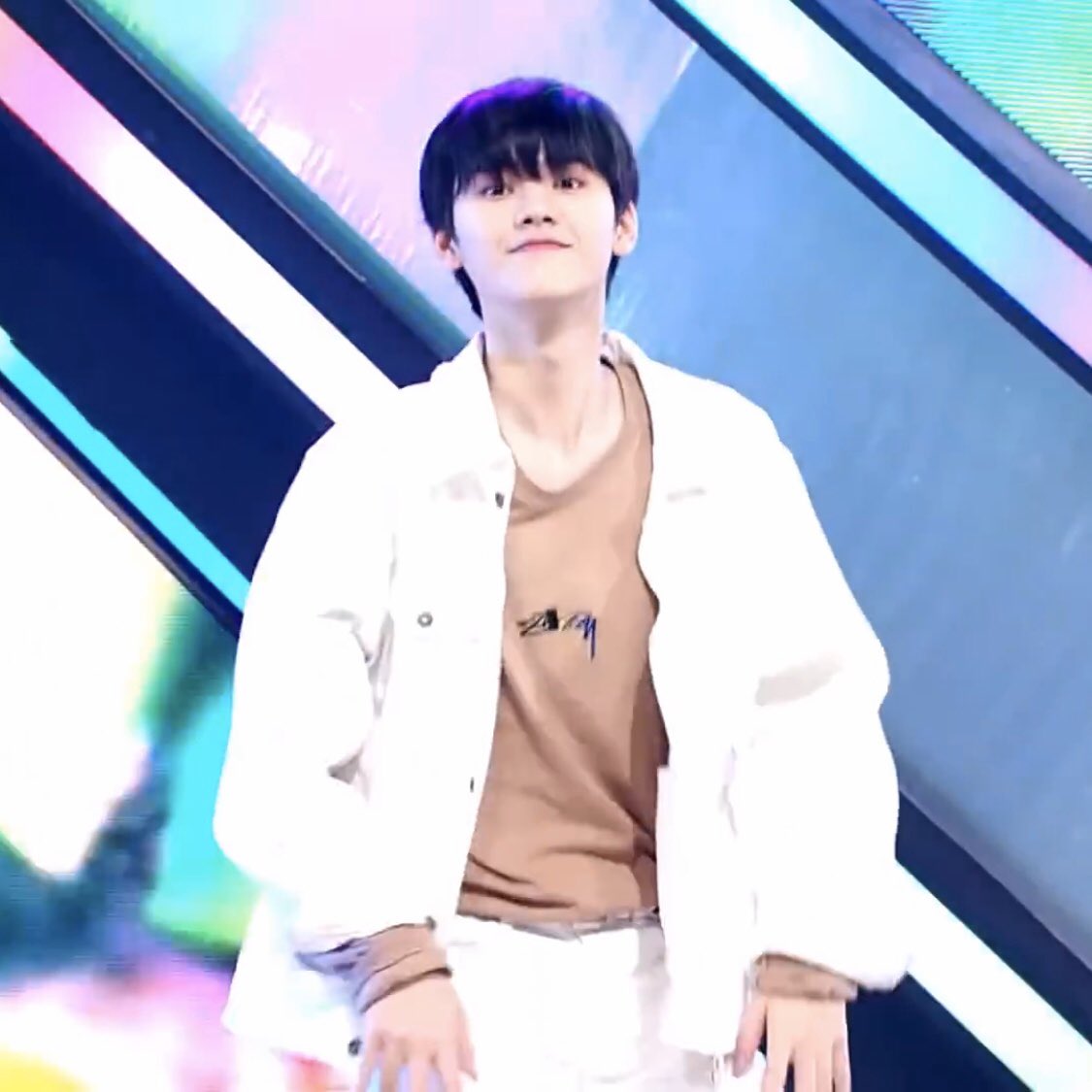 but then finesse minhee happened and i swear I CANT BELIEVE HE IS SO GOOD AT DANCING @CRAVITYstarship  @CRAVITY_twt