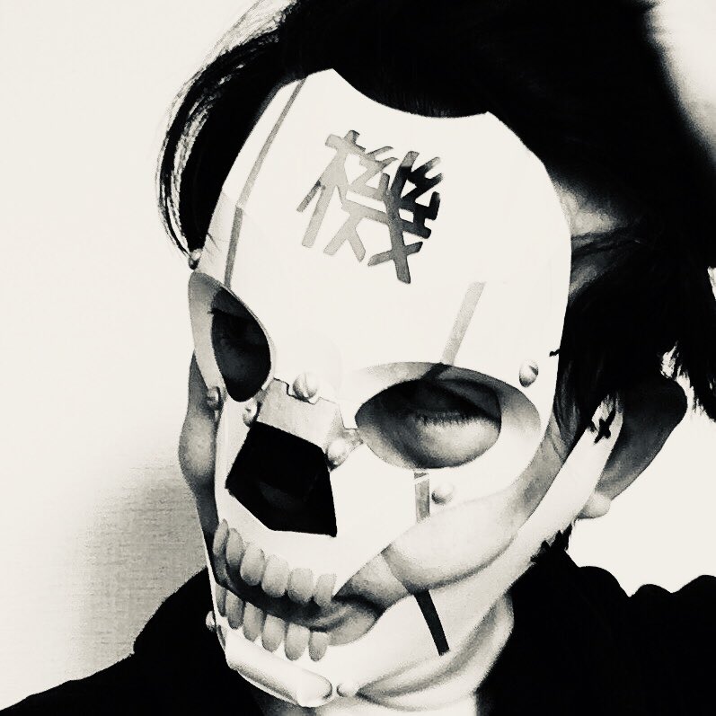 ネイルチップを使って歯を表現 怖かろう Takeo Hayashiのイラスト