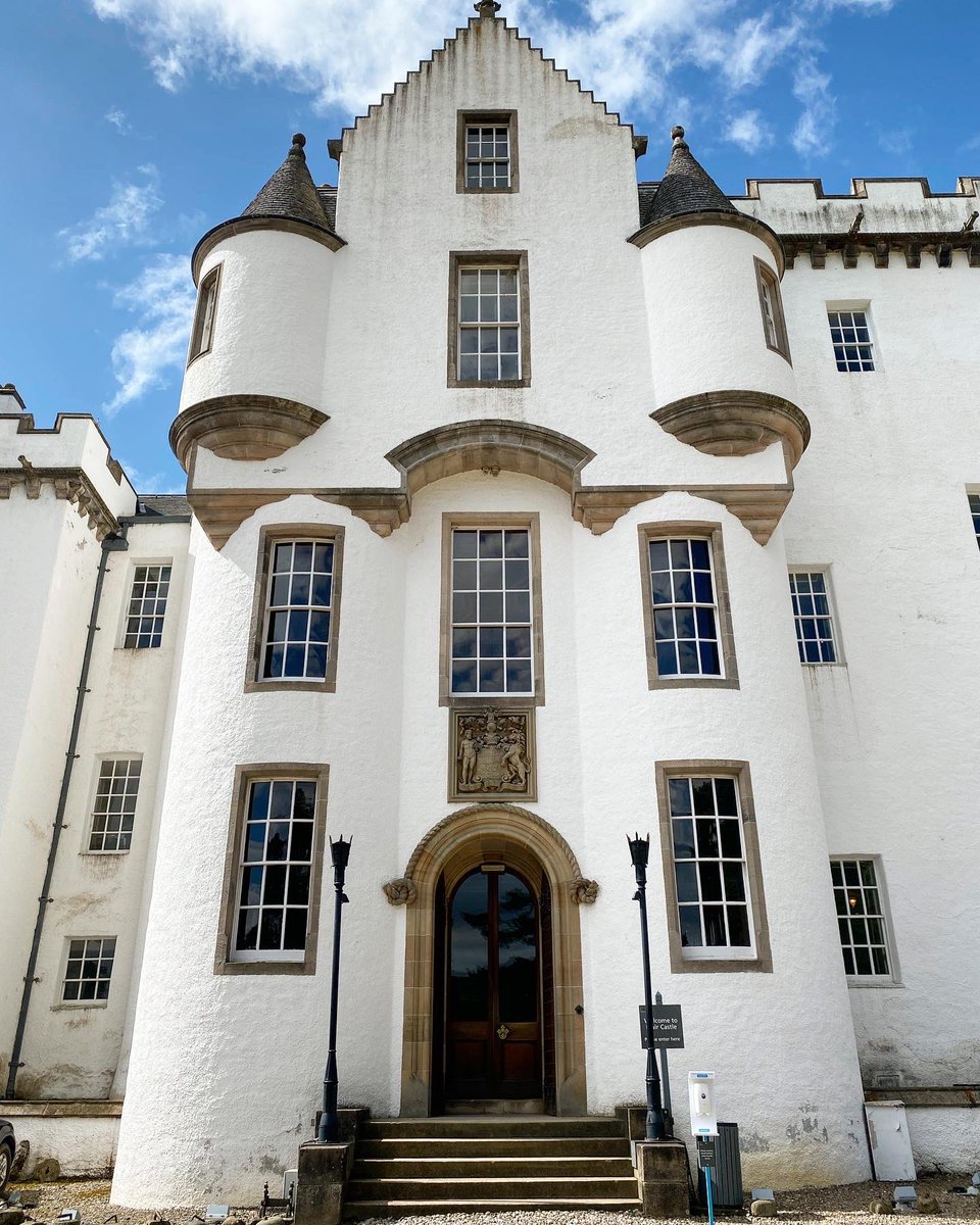 Blair_Castle's tweet photo. 🏰 Today we opened inside the Castle for the first time this season! Here our lovely guide Mo is giving the tour an introduction in our Entrance Hall...

Scheduled Castle tours MUST pre-booked &amp; pre-paid only.
Visit our website for more details and to book tickets. https://t.co/S5S95FwTj7