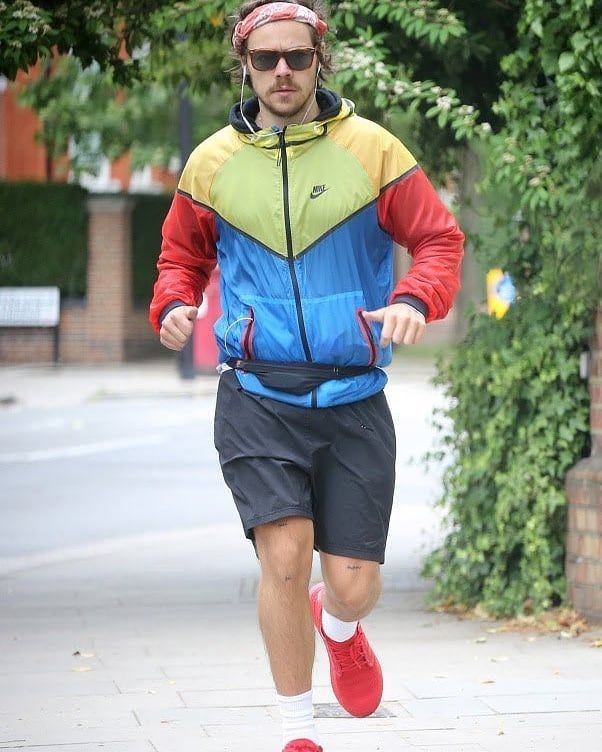 harry styles jogging [ a short thread ]