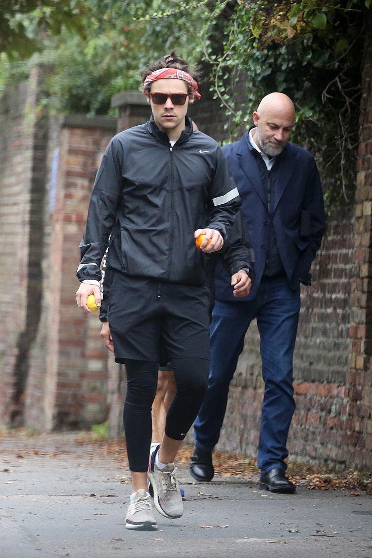 harry styles jogging [ a short thread ]