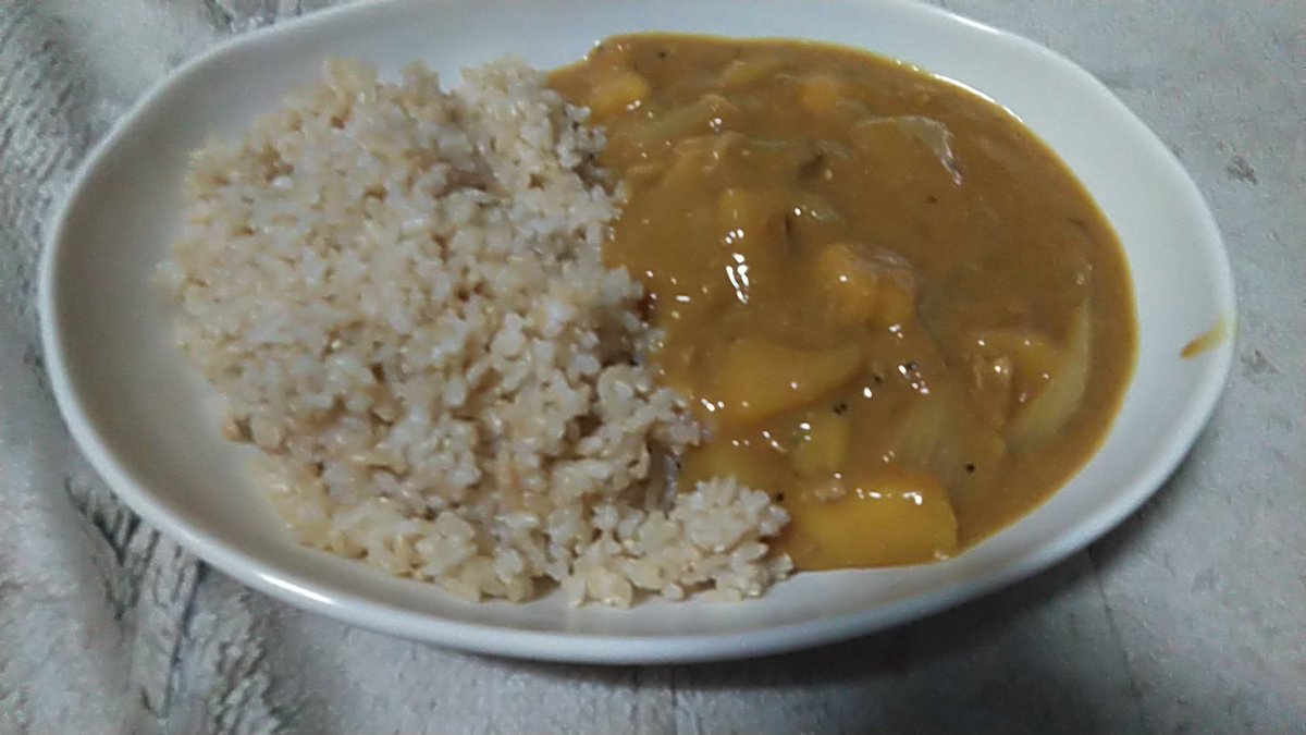 青 赤 だ も の おかえり Jリーグ フルーツカレーに挑戦してみた 一見普通のカレー だけど 具材は豚肉 玉ねぎ リンゴ バナナ キウイフルーツ パイナップル さらに隠し味にヨーグルト