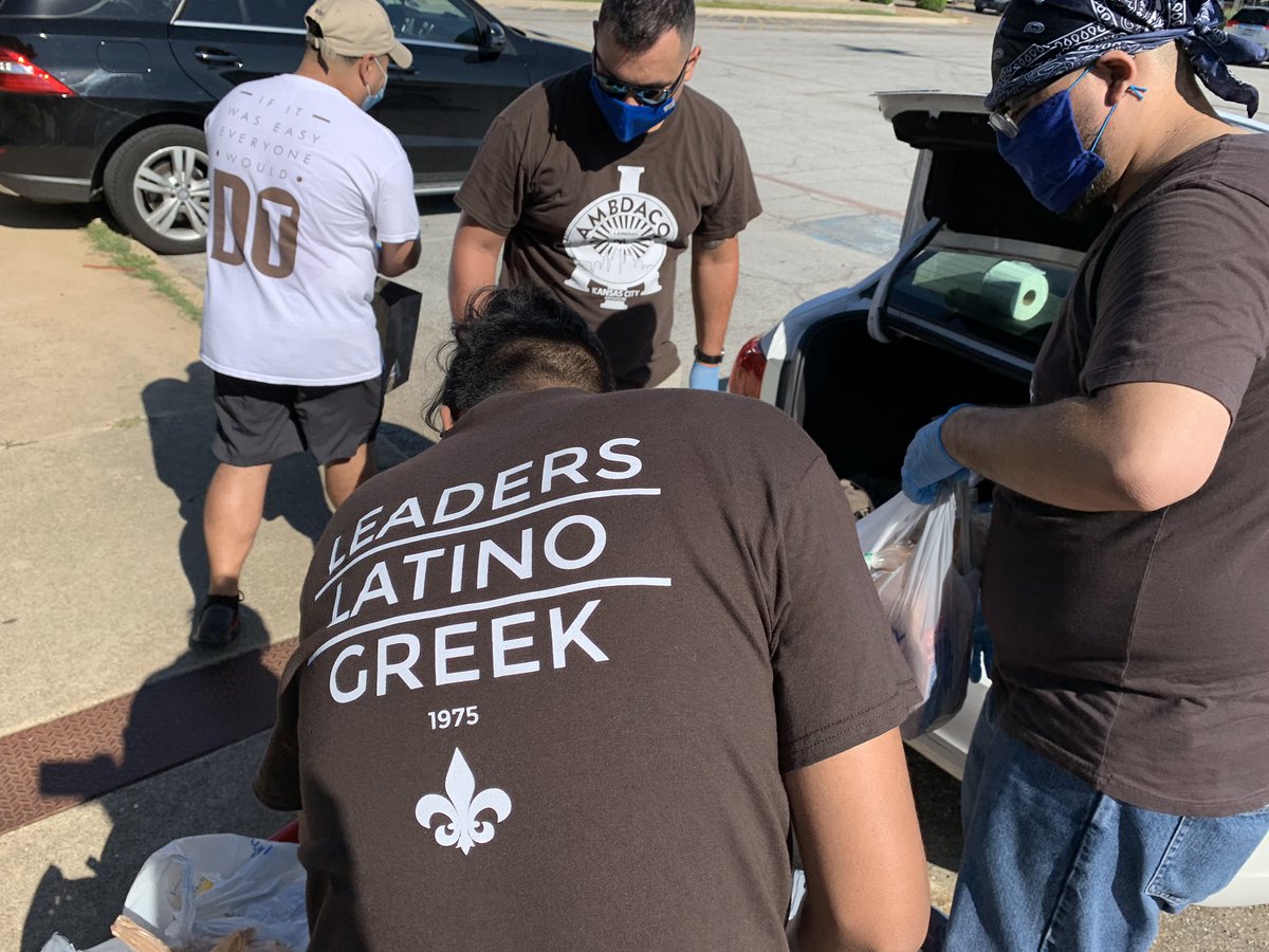 Thank you to the <a href="/untlambdas/">UNT Lambdas</a> for coming out to the #HACEMOSDallas #EstamosContigo food drive. We appreciate your support! #JuntosHACEMOSmas