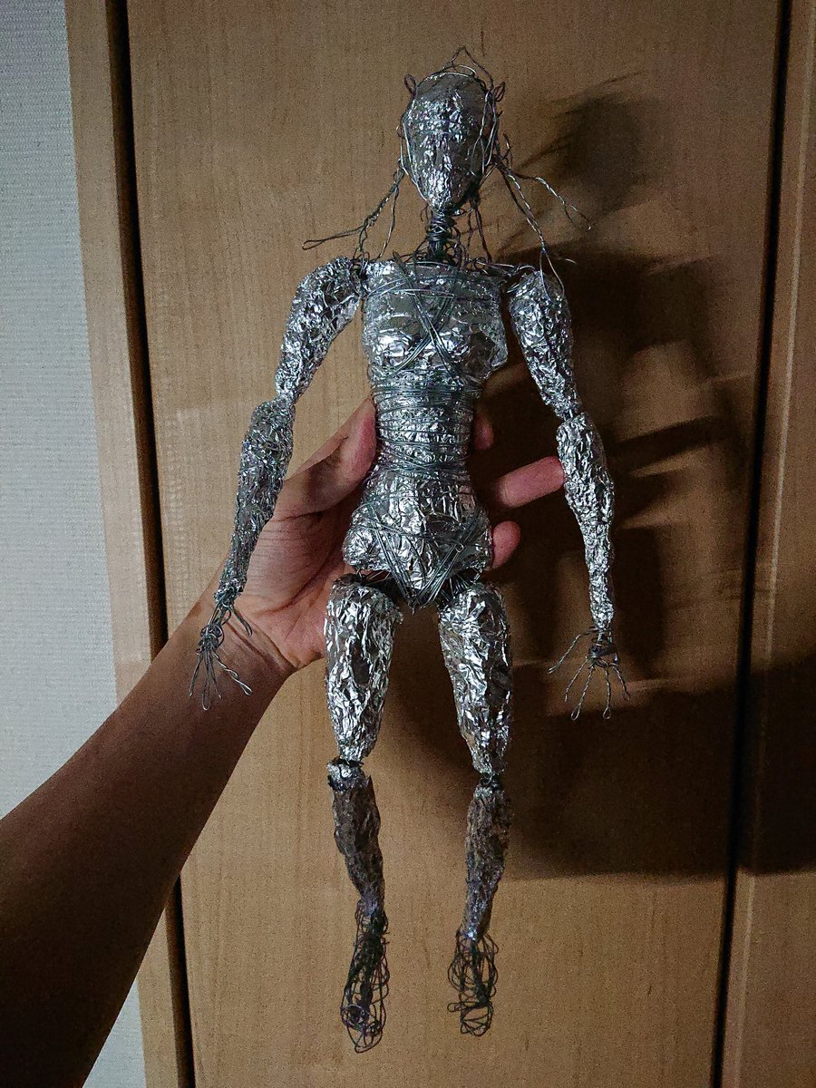 影郎 戯れに作った針金人形にアルミホイルで肉付け 格好良くしたかったが 怨念の篭った呪いの人形めいた不気味さに困惑 T Co Livi024v1q Twitter
