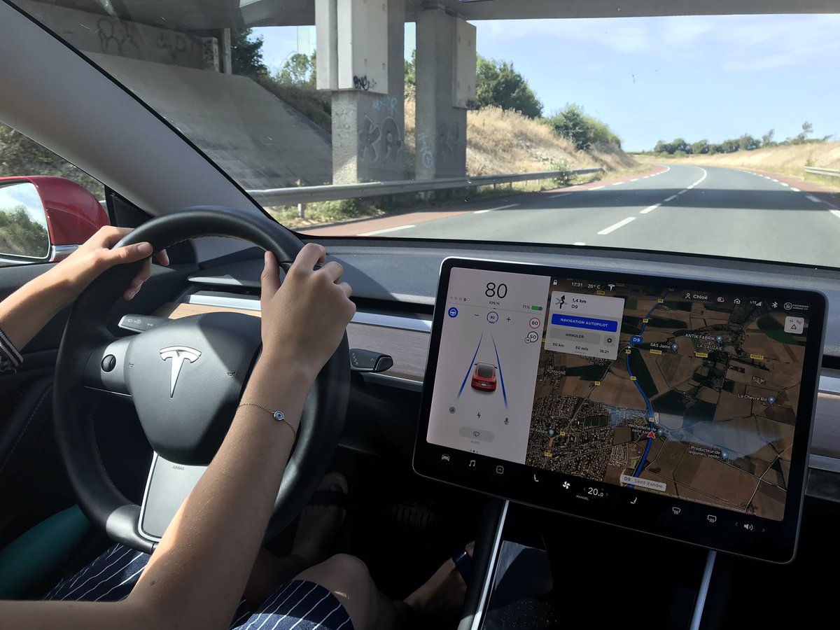 TeslaStars's tweet photo. She gets to use #NavigateOnAutopilot

🚗🔋⚡️🤖🤩 https://t.co/zEAGU789v6