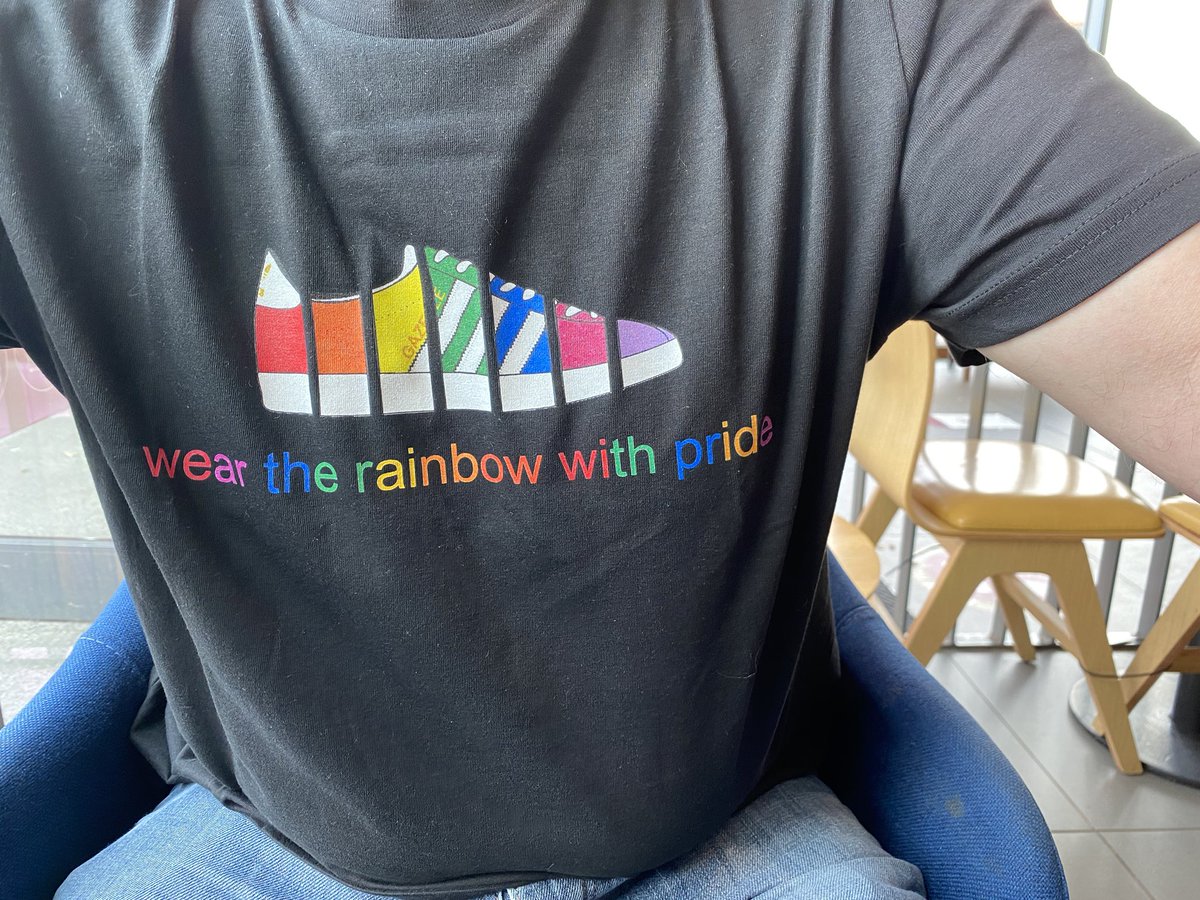 Soulsorts's tweet photo. Rocking the new Tee and my favourite Roms in Costa, first time in a while 😎 @adiFamily_ @RetroSolesUK @adidasUK @Adidasonfoot @AdidasFetish #adidasoriginals #threestripesforlife https://t.co/15W6Qihj5s