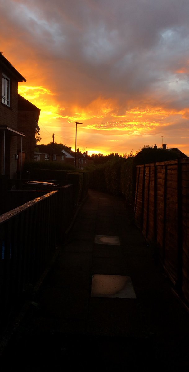 Ryan_Russon94's tweet photo. @JonMitchellITV Caught the sky on fire last night. https://t.co/KVEUYWJrKM