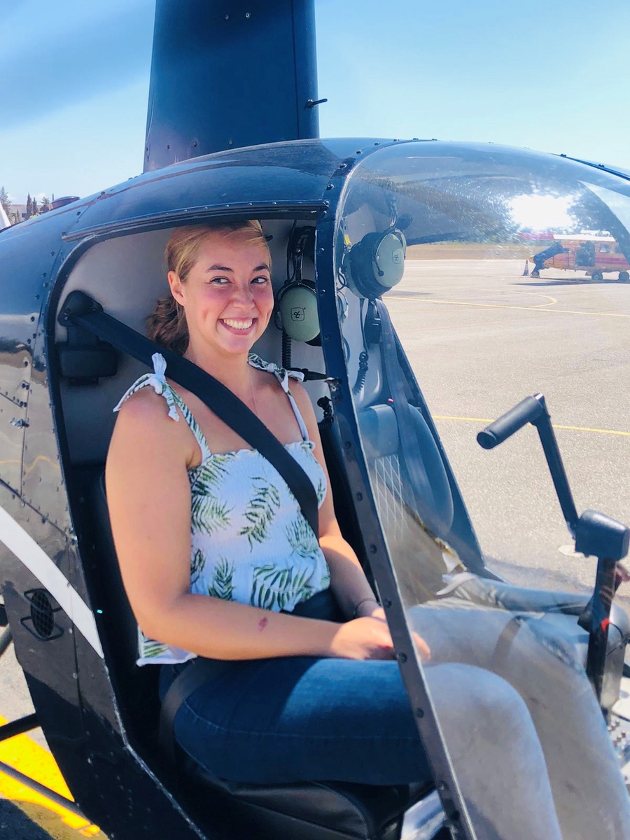 TheHeliCentre's tweet photo. May your weekend make you as happy as new student Noelia is to learn how to fly a helicopter 🚁😁
Beautiful smile guapa (ok, and you too boss Stewart 😉).
Do you want your private or commercial licence?
Contact us.
#helicopter #Mallorca #PPLH #CPLH #helipilot #flying https://t.co/X9xZ9w1LHr
