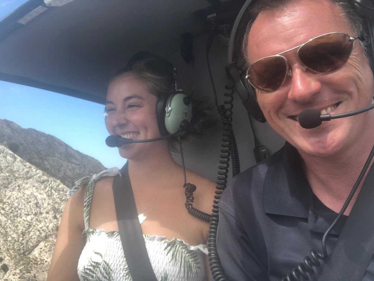 TheHeliCentre's tweet photo. May your weekend make you as happy as new student Noelia is to learn how to fly a helicopter 🚁😁
Beautiful smile guapa (ok, and you too boss Stewart 😉).
Do you want your private or commercial licence?
Contact us.
#helicopter #Mallorca #PPLH #CPLH #helipilot #flying https://t.co/X9xZ9w1LHr