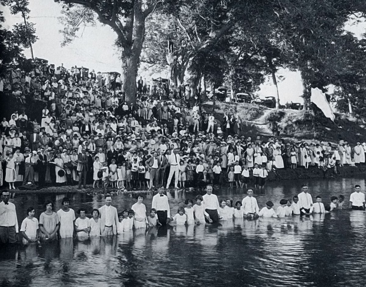 TracesofTexas's tweet photo. Baptism in Austin's Barton Springs swimming pool, 1925. INCREDIBLE photo. Courtesy the Austin History Center, which maintains a wonderful Facebook page. It's really worth a "like" if you have one to spare.

https://t.co/kxc9FZqTFa https://t.co/honp5v7y6y