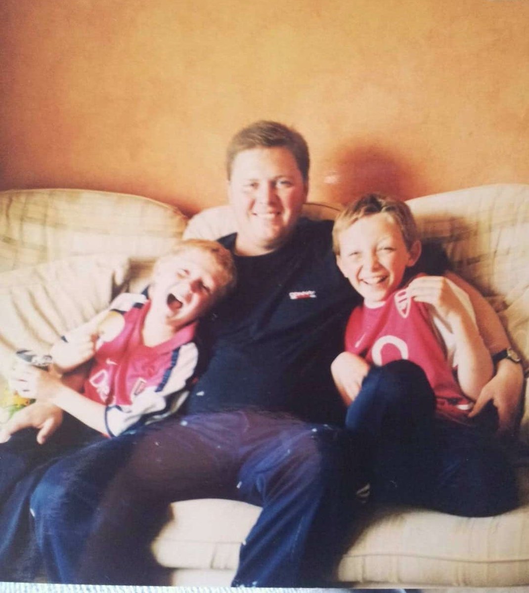 Hurdy93's tweet photo. FA CUP finals 2003 and 2020. Come on boys!! @Arsenal https://t.co/RfurOOKgTo