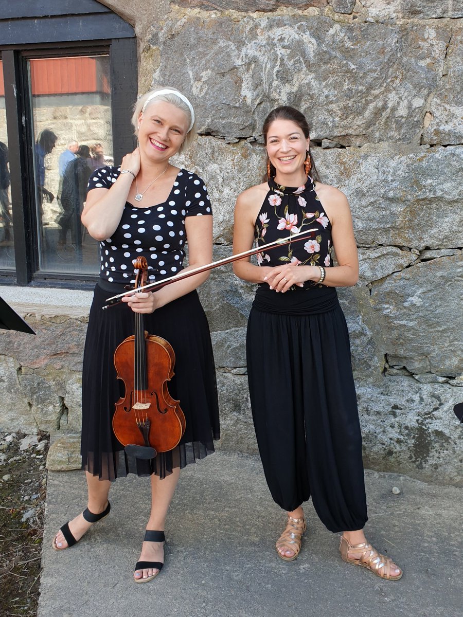 SLOinNordics's tweet photo. Introductory cultural event of the German EU Council Presidency in 🇸🇪 as part of the #ArtCircleResidence project at Blaxta Vingård. Great art exhibition&amp;great concert by German-Slovenian duet "No Borders" (Barbara Tanze&amp;Špela Pirnat). Thank you Ambassador Anna Prinz for hosting! https://t.co/Omv7UYwHon