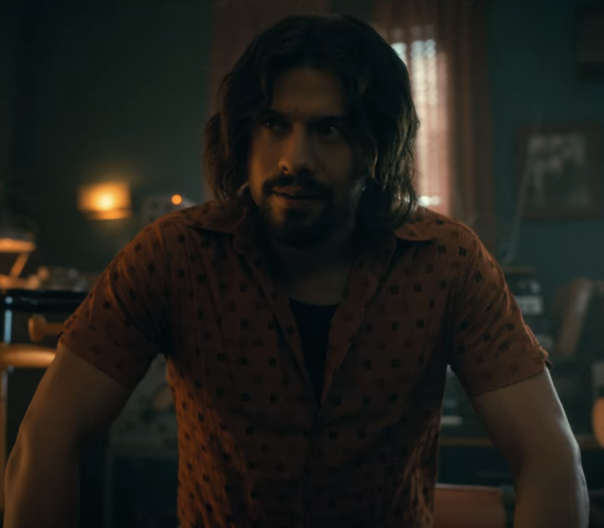 diego hargreeves icons! more orange shirt shots hehe.. i love it too much[post credit if using]