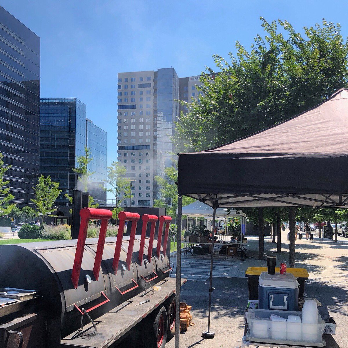 BonezBrothers's tweet photo. It’s a beautiful day in Boston! You can come see us at Boston Public Market at the Seaport today, 85 Northern Ave! We are there until 6:00pm (or the food runs out).
Our Quincy location is also open today, 657 Southern Artery, until 8:00pm!
#bostonpublicmarket #bostonseaport https://t.co/tg8Zvcz3eR