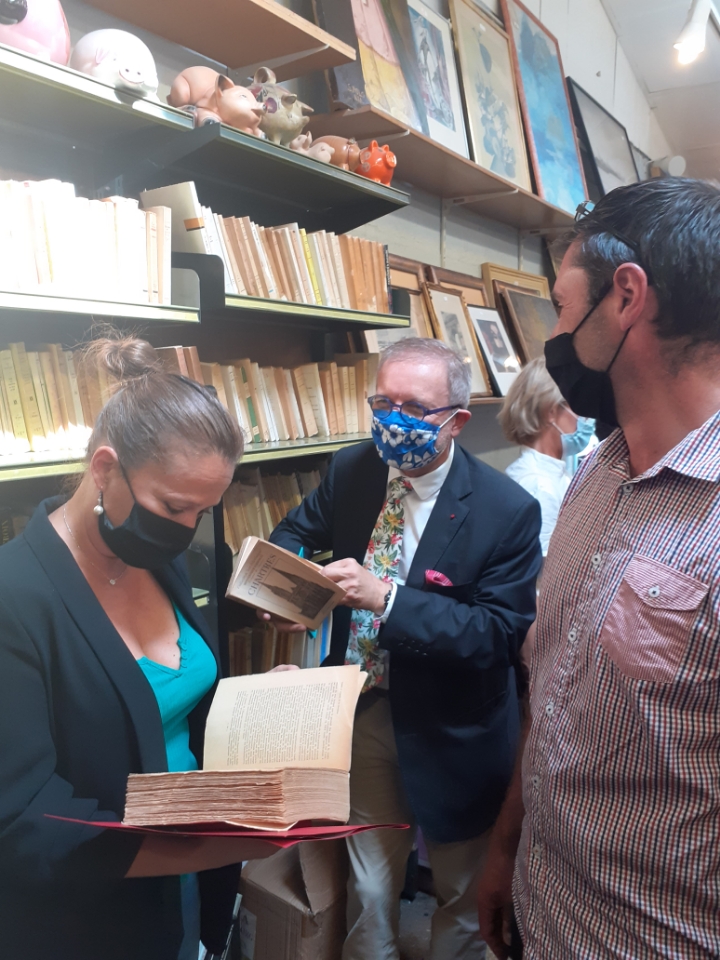 Prefet78's tweet photo. JJ Brot @Prefet78 se trouvait aux cotés de @oliviagregoire chez #Emmaüs #Bougival, en présence de E. Havez, sous-préfète, @MarieLebec78, R. Soucaret, adjoint au maire de Port-Marly, V. Fayard, DG déléguée #EmmaüsFrance, H. Si Merabet &amp; G. Poirion, responsables #Emmaüs #Bougival. https://t.co/yiUJRm7GHU