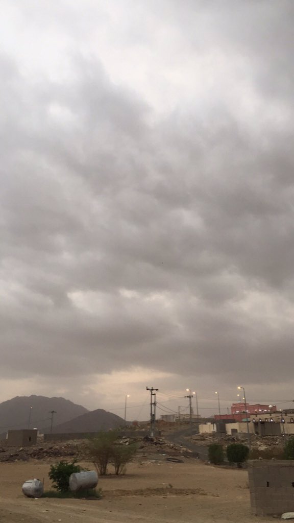 ALSULAMEE's tweet photo. اجوا باريس ولندن اختارت انها تعيد في وادي ساية #الكامل العيد الثاني https://t.co/mWLg3HqBFN