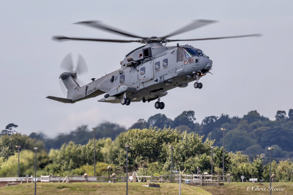 cjh3051's tweet photo. Hovering Junglie #avgeek #avporn #aviation #aviationphotography #aircraft #canonaviation #eh101 #eh101merlin #helicopter #liveforthestory #planespotting #photography #potn #merlinhc4 #royalnavy #fleetairarm #sigmauk #sigmaphoto #teamcanon #rnasyeovilton #rotorcraft @AvNewsMag https://t.co/BQzYJTjO4e