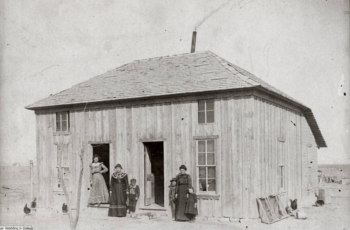 TracesofTexas's tweet photo. Women and children outside a home in Abilene, 1900. Don't you know this place got a little frosty on the inside when a blue norther came through? https://t.co/Em9MDRQb2s
