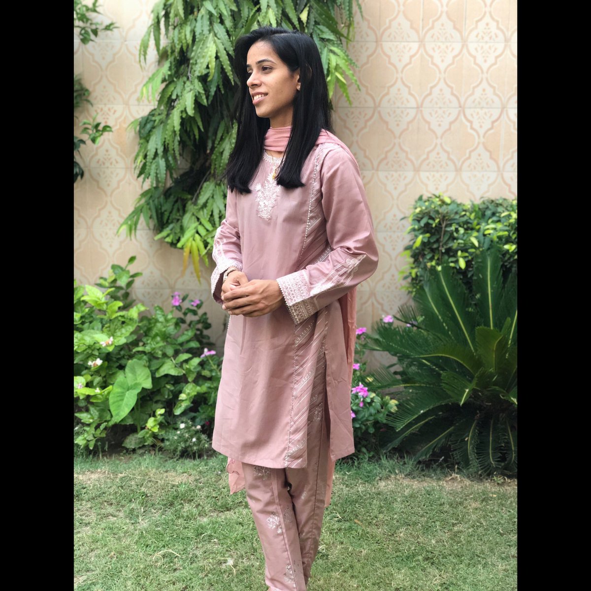 SidraNawaz22's tweet photo. Eid Mubarak 🥰
#eidmubarak #eiduladha2020♥️🌙 #celeberating https://t.co/v1OIwZs4sG