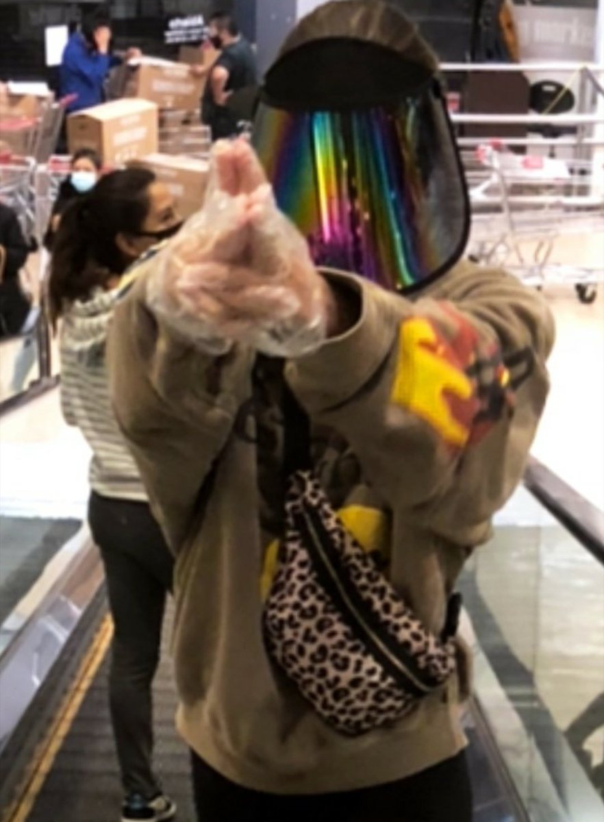 Buenos días bebecitas, no me toquen que ando chida, soñe con Maca en esta nueva normalidad, fue raro pero en mi sueño estábamos súper conscientes de todo, fue muy hermoso, me la encontré en un parque cerca de nuestra casa, lloro. QUIERO QUE SEA VERDAD 🥺