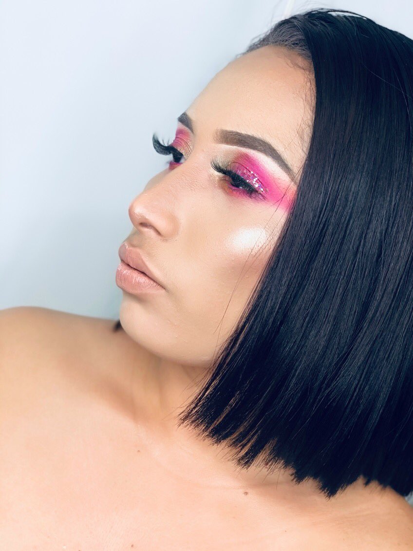 Ayer realicé este makeup y en serio cada día me siento más orgullosa de lo que hago😭💛😍