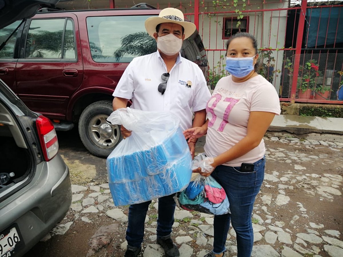 AmecaCr's tweet photo. @So_UkiahRotary @RotaryES Continuando con el proyecto de sensibilización contra el COVID-19, entregando cubrebocas y gel a la comunidad de San Nicolás de Acuña https://t.co/3HnyLHaagS