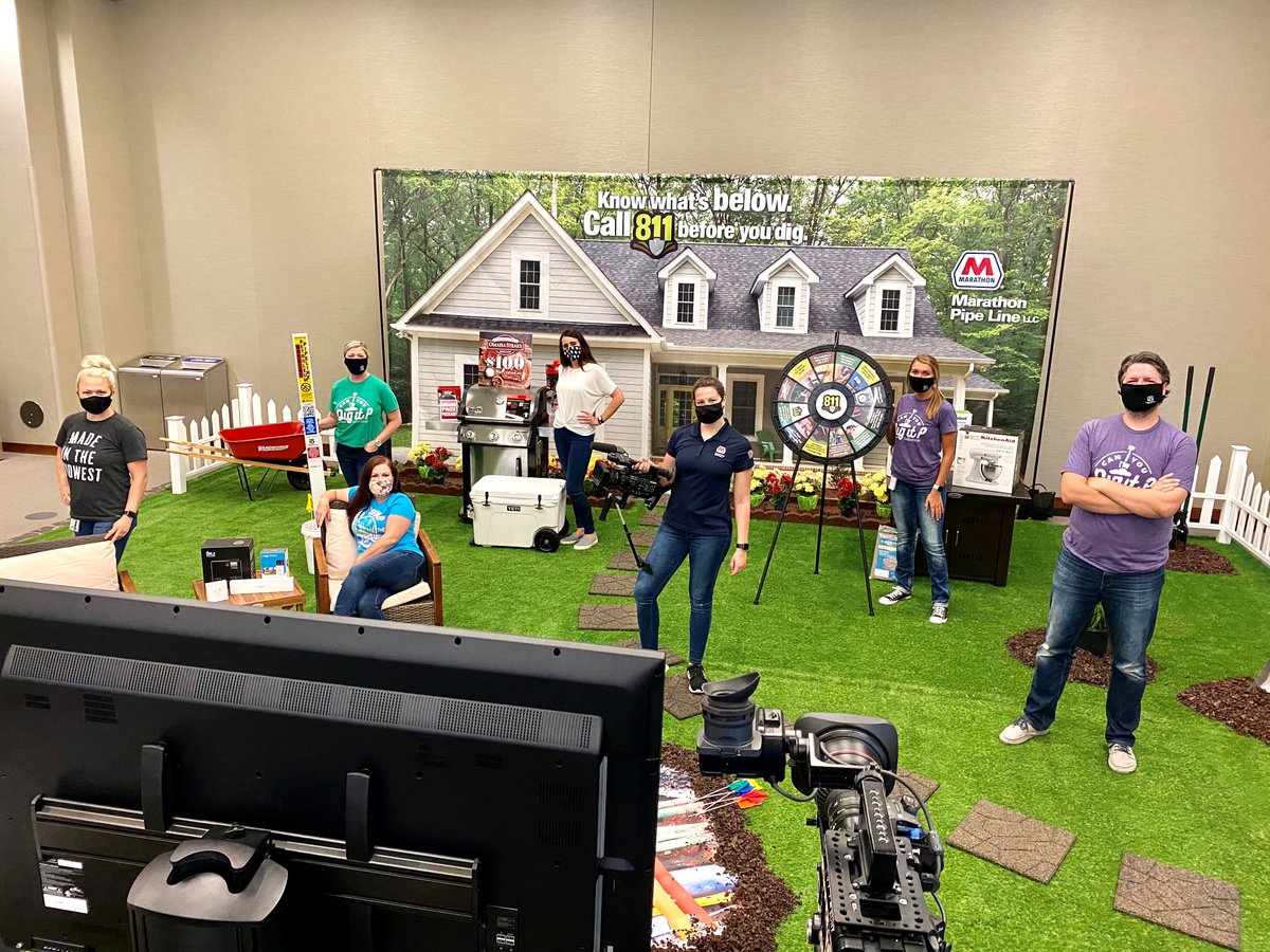 MarathonPetroCo's tweet photo. Our #MarathonPipeLine crew is ready for the first-ever 811 Spin-to-Win Facebook Live Event!
Be sure you're following our co-host's FACEBOOK page: @OhioStateFair to play along and have a chance to win some awesome prizes!
The fun begins at 1 p.m. (EDT). https://t.co/gKLwWPS7ty