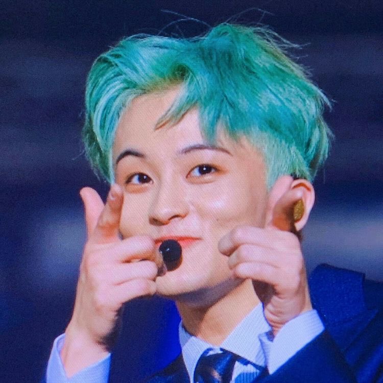 Thread of cute mark lee pics;). #MarkInOurHearts #HappyMarkDay #스물둘_마크가_빛날_시간