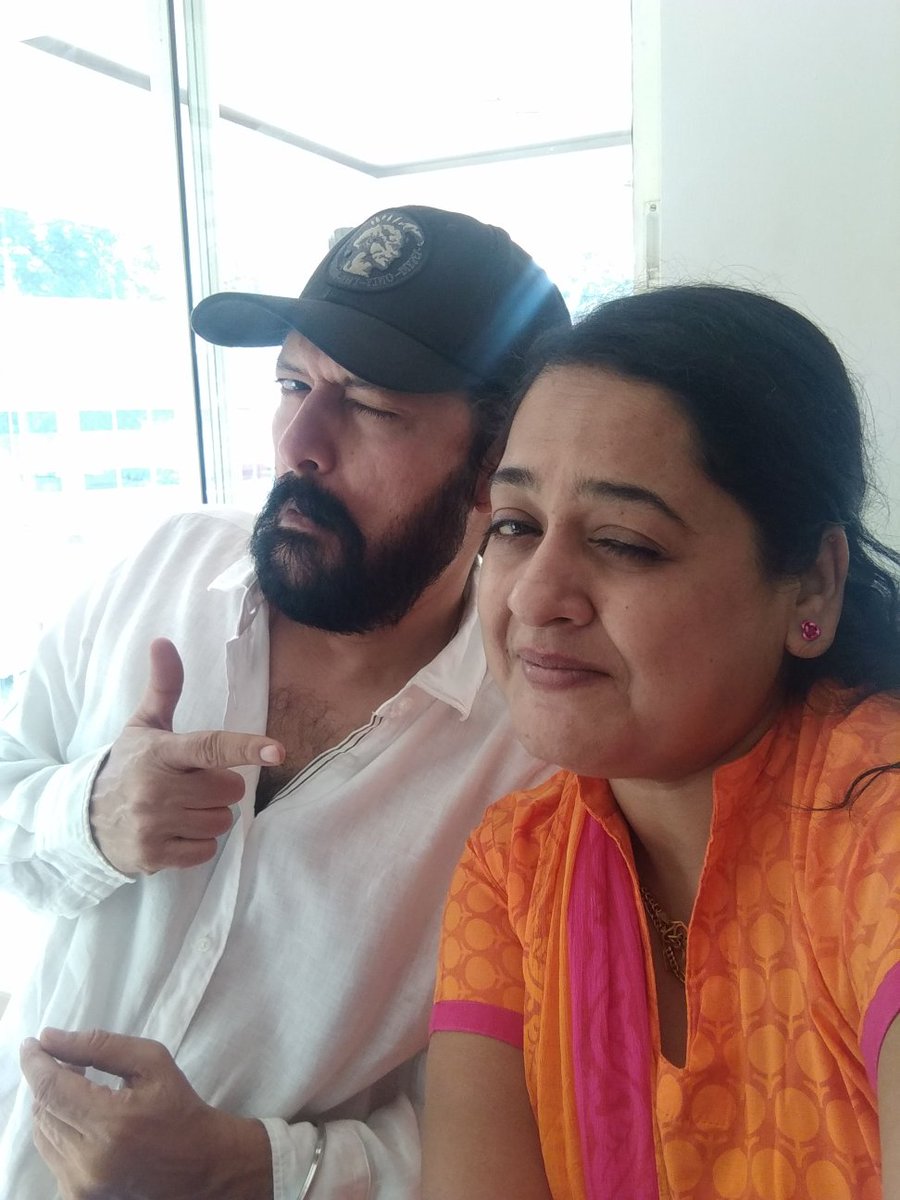 prachimana's tweet photo. @PanasonicInNews #RakshaBandhan #StyledAtHome This was taken at the Army Club when I was winking at my younger brother & suddenly he tried to imitate me from behind. Inspite of the fights & mischiefs we had, we've developed a relationship of trust.
@mysterioussu
@Rain_Man25
@coolpritish98 https://t.co/EyeAkFDm3u
