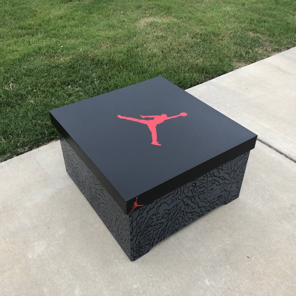 BoxesYetta's tweet image. Yetta Boxes are custom made specifically for each customer 🔥
ANY DESIGN ANY COLOR 🎨
We ship everywhere 🌍 
Ask about your future custom made Yetta Box today!