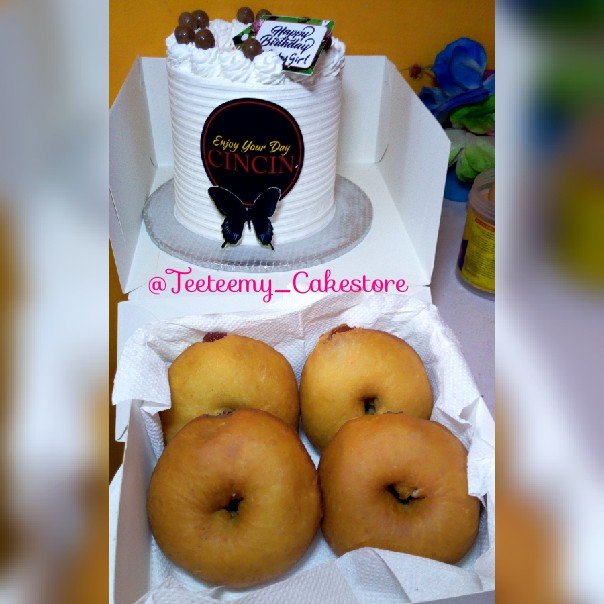 Temmy_Cakes's tweet photo. HAPPY NEW MONTH CAKE LOVERS #cakelovers
#August1st
#cakestore
#lagosbaker
#cakesinlagos
#twittercakes
#mainlandbaker https://t.co/F8p2AwDJ0c