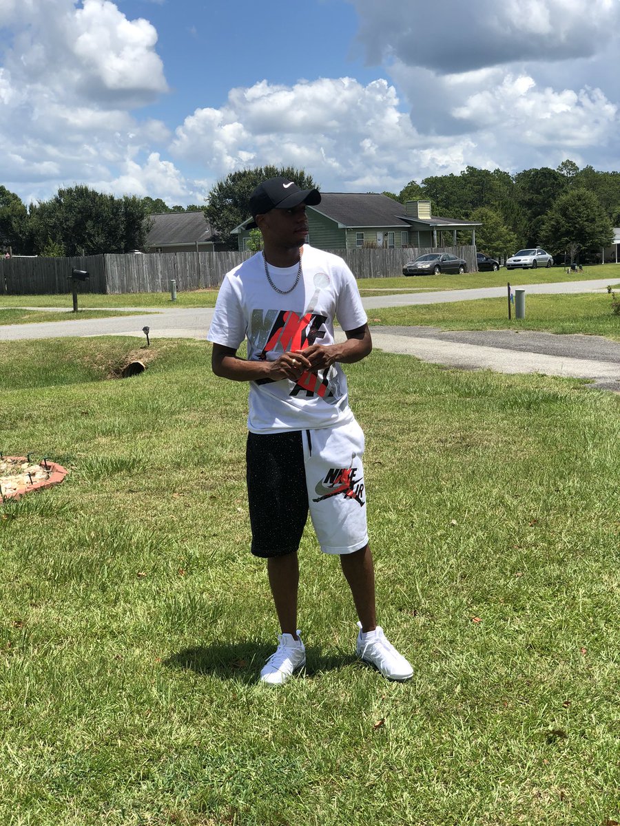 Hot_Rod13's tweet photo. I’m just say....27 looks good on me🤴🏾 https://t.co/WdEqLjiMyR