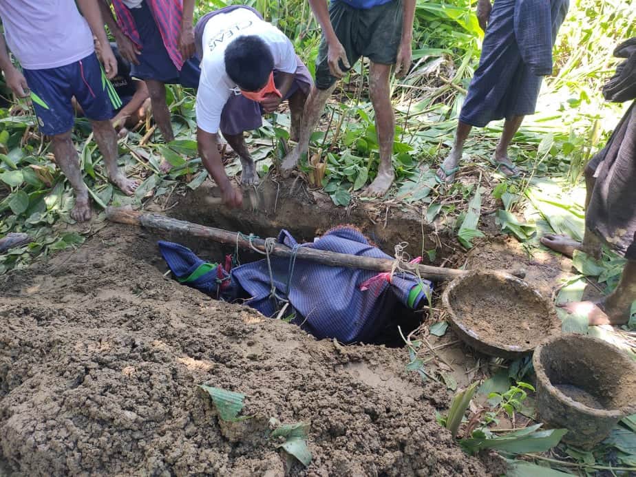 Body of U Tun Maung Sein recovered from cesspit 18 days after his murder in Kyein Karli, Rathedaung
narinjara.com/news/detail/5f…