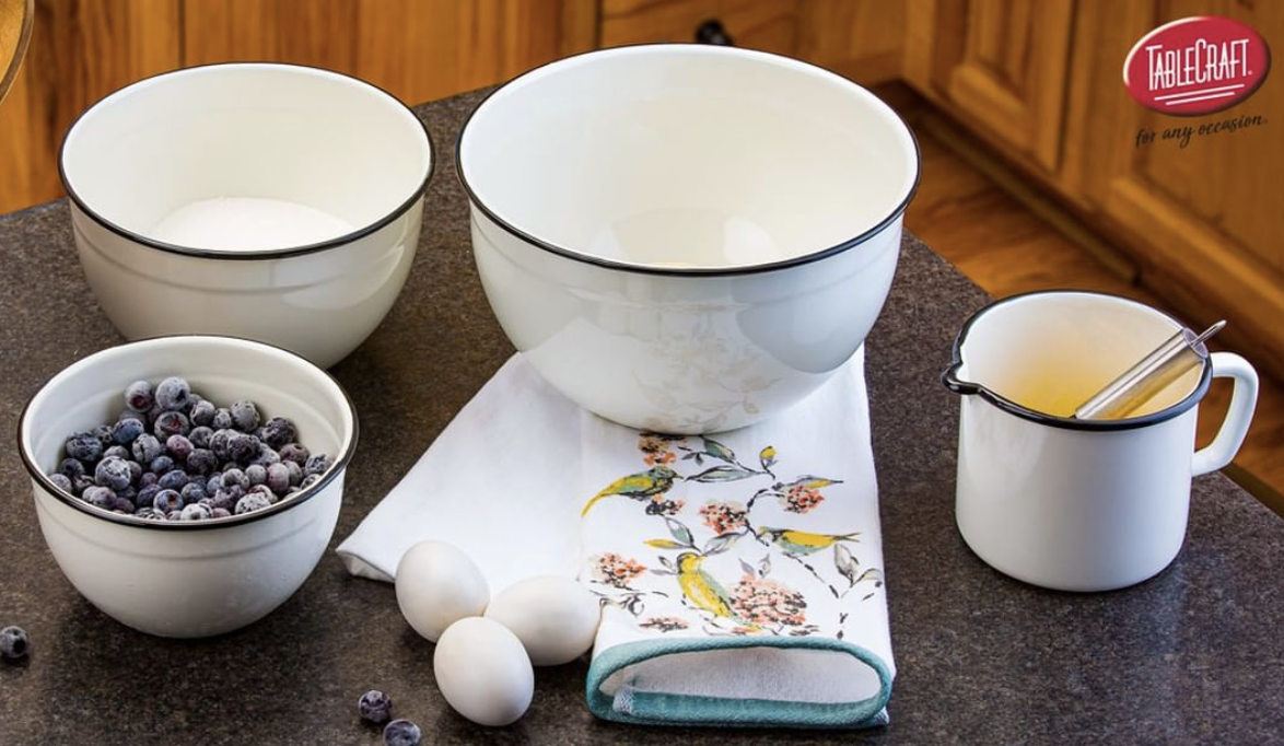 Tabletopjournal's tweet image. It is all about @TableCraftHome&apos;s durable and classic Enamelware Collection mixing bowls (H80002). In creamy white with a black rim, they add traditional charm to any kitchen. 🤩
#TabletopMatters
#EnamelwareCollection #Enamelware #MixingBowls #KitchenEssentials