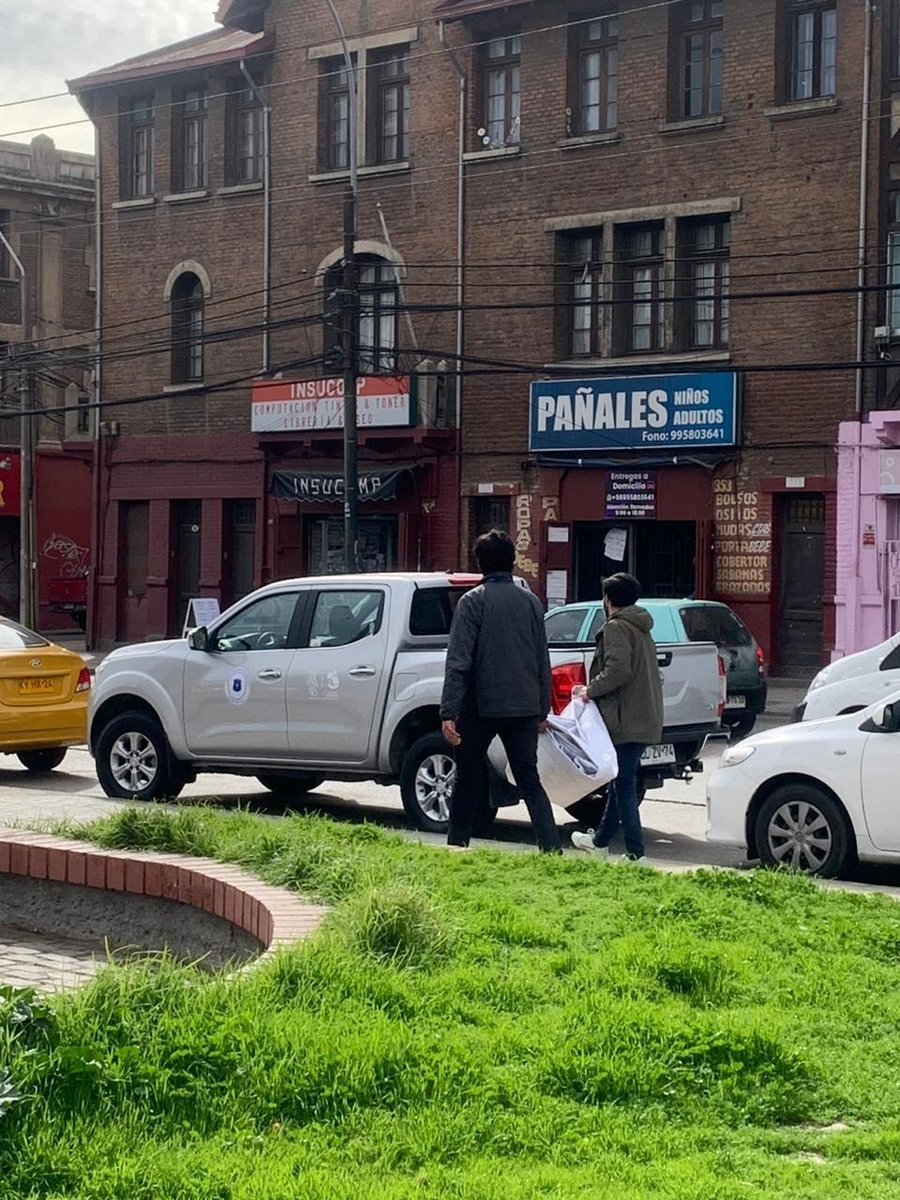 AlcaldiaS_Valpo's tweet photo. Hemos unido a los arregladores, arreglados y aplaudidores de nuestro abortado concurso de directores bajo un solo lienzo de protesta, en horario laboral y con recursos municipales. Y de pasada nos compramos algunos dirigentes criticones ¡por un lienzo! Qué buen negocio. https://t.co/KQhZThyF4A