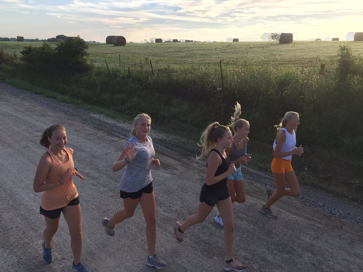 STAsaints_TF_XC's tweet photo. Great day for a long run in the country. #BAU #STAXC https://t.co/Cau7E8NPSR