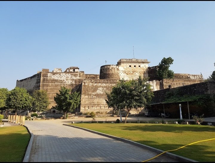 KishAngarh on the other hand is a far larger fort and a popular tourist destination. It has nothing to with any of the Indo-Pak Wars.[5]