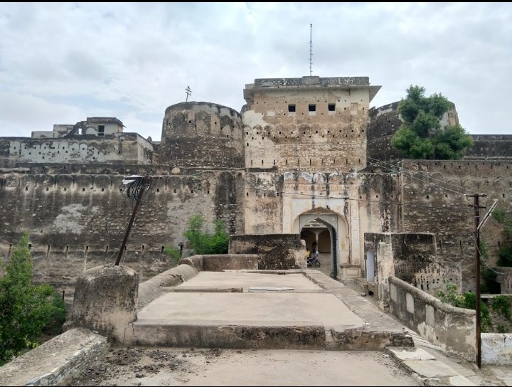 KishAngarh on the other hand is a far larger fort and a popular tourist destination. It has nothing to with any of the Indo-Pak Wars.[5]