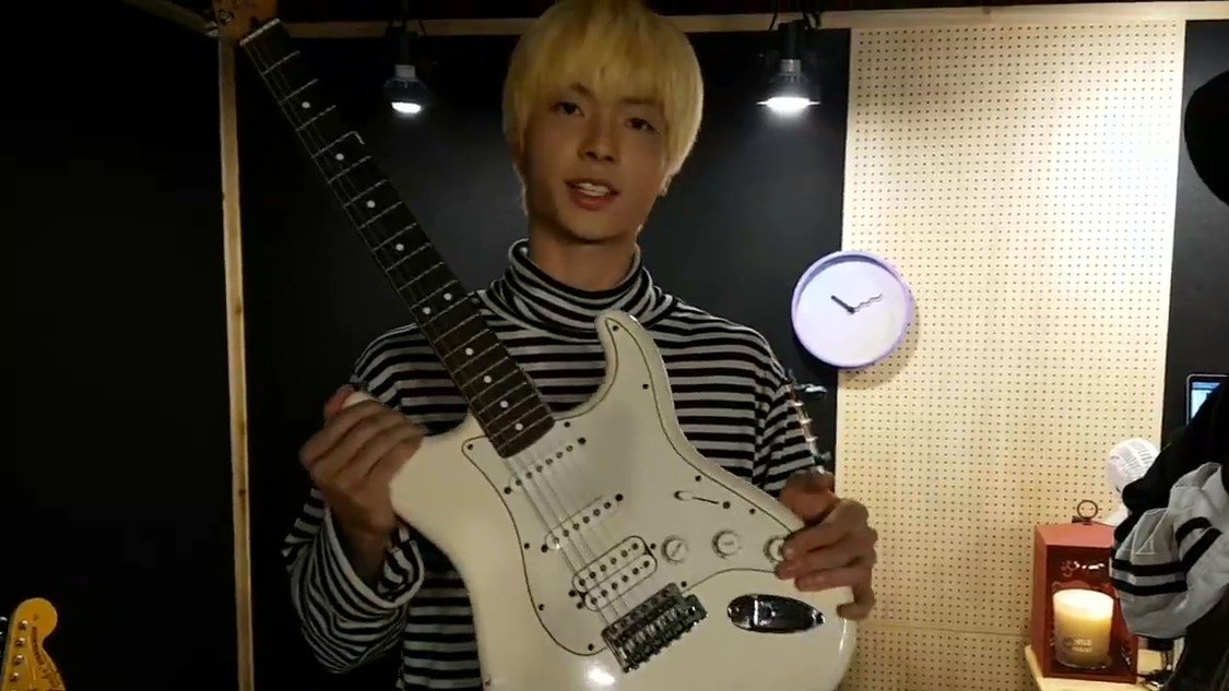 ☆ Kanghyun's Fender Electric GuitarName: Hindungi/흰둥이*This is his first electric guitar #ONEWE  #원위  @official_ONEWE #Kanghyun  #강현