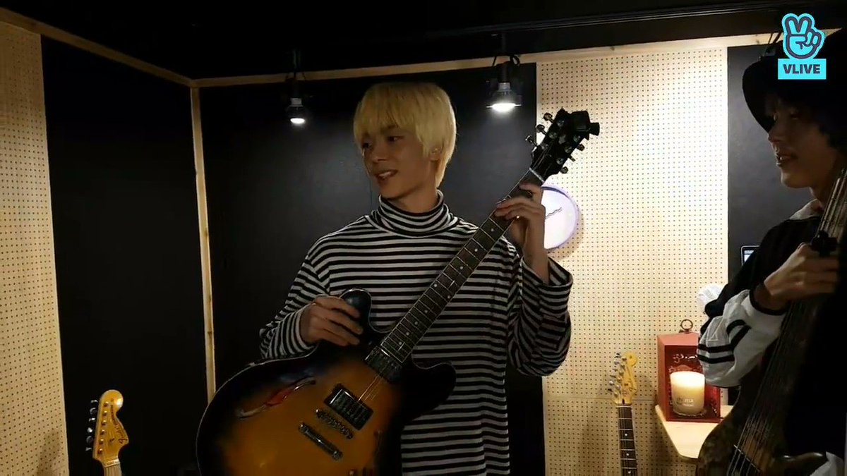 ☆ Kanghyun's Gibson Electric GuitarName: Gryffindor #ONEWE  #원위  @official_ONEWE #Kanghyun  #강현