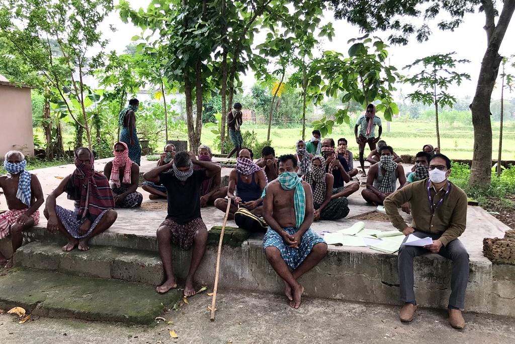 rumadey9's tweet photo. KCC Renewals in the villages @ Mahisapat ADB, ANGUL.  While Doctors are fighting to save LIVES during the Pandemic, we BANKERS are fighting to save LIVELIHOODS! @TheOfficialSBI https://t.co/NRo832IGFL