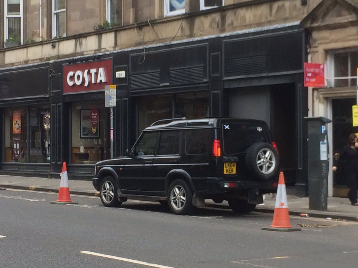 Thought I’d go home via Bruntsfield. An interesting interpretation of  #SpacesForPeople cones here 