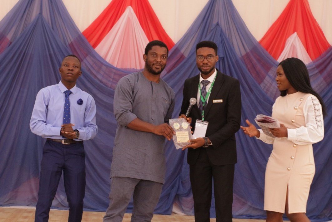 Day 2:We had Celeb Doc  @DeboOdulana founder of  @DoctooraHealth speak to us on Digital Health Tech., as well as Dr Abiodun Adereni  @budjez founder of award-winning HelpMumNG, and Engr Abdulwaheed Abiola (CEO of TREPSlab) who also doubled as Judges for the innovation challenge.