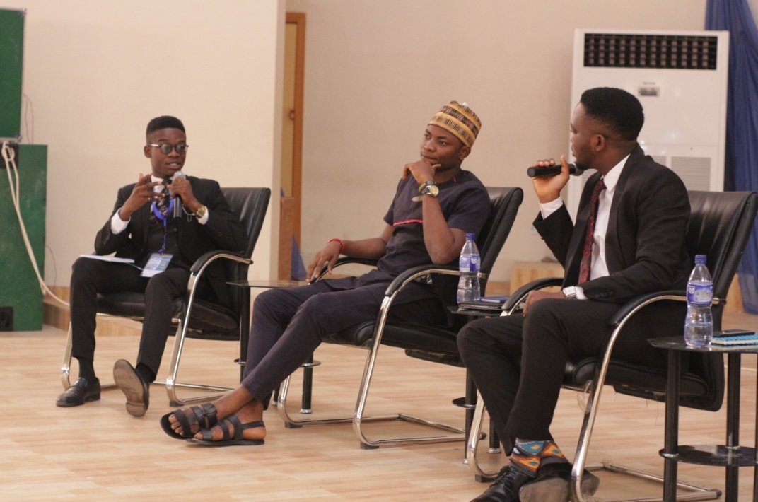 We convened after for the final sessions of the convention, where the SA to the LASG Comm. for Health, Dr Tunde Ajayi  @thetundeajayi, MWF Dr Okiki  @Okizle and my brother and role model medical student  @Eddykurrent talk to us on the last 2 subthemesEddy had a solo session after