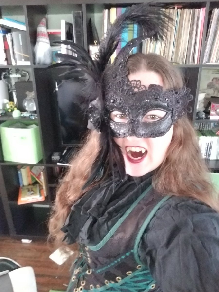 faye519's tweet photo. #IGGPPCamp #ClosetCosplay day 2 Vampire at the Masquerade. @IGGPPCamp https://t.co/0IM9EXWve5