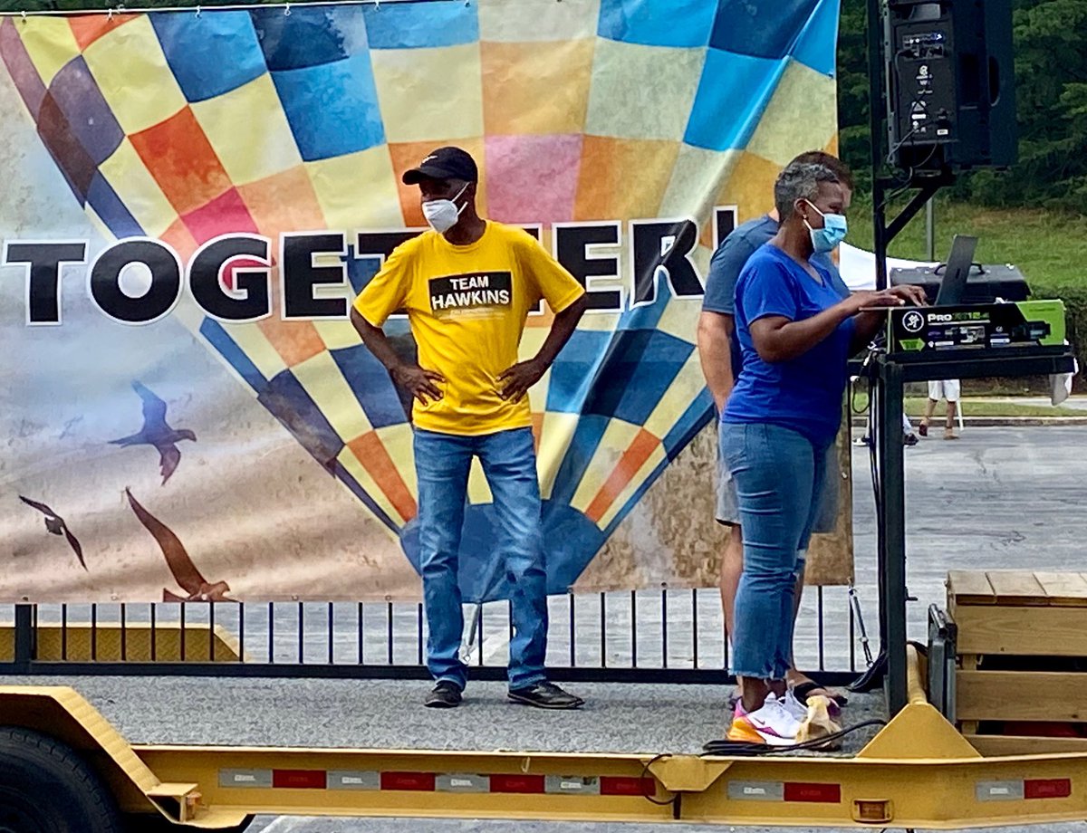 Hawkins4PGC's tweet photo. Assisting Kingdom Fellowship A.M.E. @kingdomfame family with their fresh meat and grocery giveaway in Beltsville. We gave away 1,000 boxes of groceries this morning.
#PrinceGeorgesProud
#HawkinsOutNAbout
#COVID19 #FoodSecurity https://t.co/AUREuzSzuS