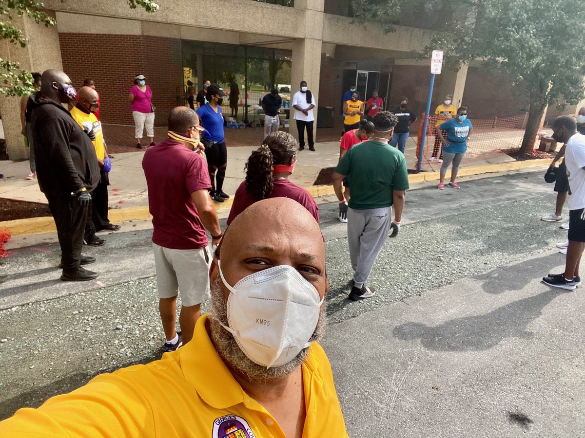 Hawkins4PGC's tweet photo. Assisting Kingdom Fellowship A.M.E. @kingdomfame family with their fresh meat and grocery giveaway in Beltsville. We gave away 1,000 boxes of groceries this morning.
#PrinceGeorgesProud
#HawkinsOutNAbout
#COVID19 #FoodSecurity https://t.co/AUREuzSzuS
