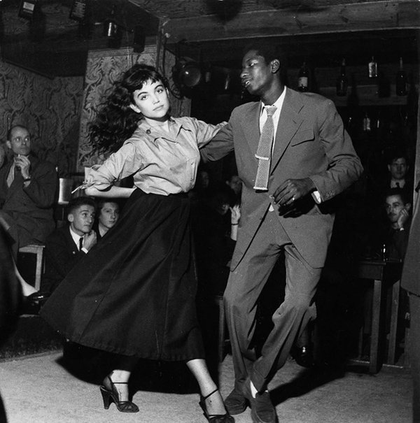 Blueyonetwo's tweet photo. Dancing the Be-Bop/#Paris/1951/ Paris'te Be-Bop dansi yapan bir cift/ 1951// #HumanityRules/ #OnePeopleOneWorld https://t.co/iKpHtJEU18