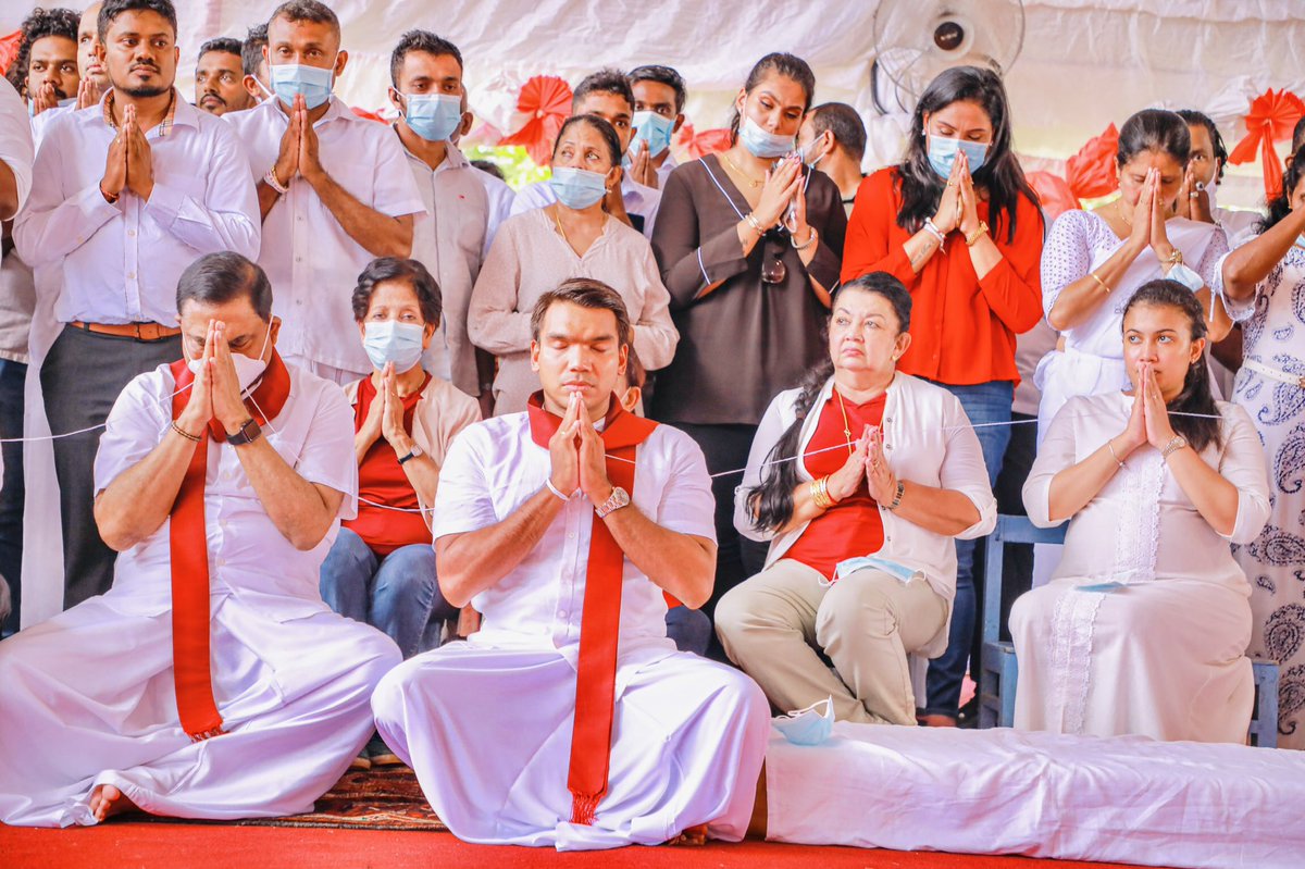 RajapaksaNamal's tweet image. I want to thank the Buddhist Clergy for attending the #Pirith Ceremony held at my Carlton Residence in #Weeraketiya to bless the nation &amp;amp; the people of #lka. I'm also grateful to former minister @basil_rajapaksa for attending despite his busy schedule.
#blessed #LKAElections2020