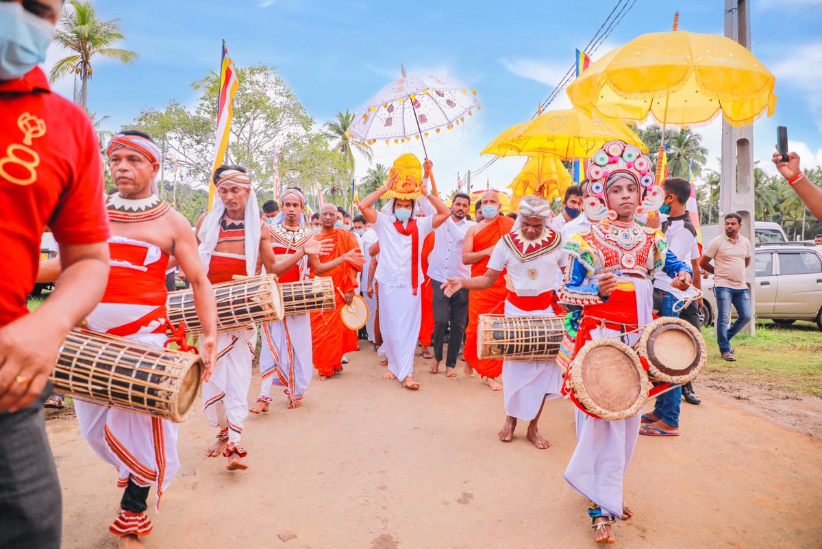 RajapaksaNamal's tweet image. I want to thank the Buddhist Clergy for attending the #Pirith Ceremony held at my Carlton Residence in #Weeraketiya to bless the nation &amp;amp; the people of #lka. I'm also grateful to former minister @basil_rajapaksa for attending despite his busy schedule.
#blessed #LKAElections2020